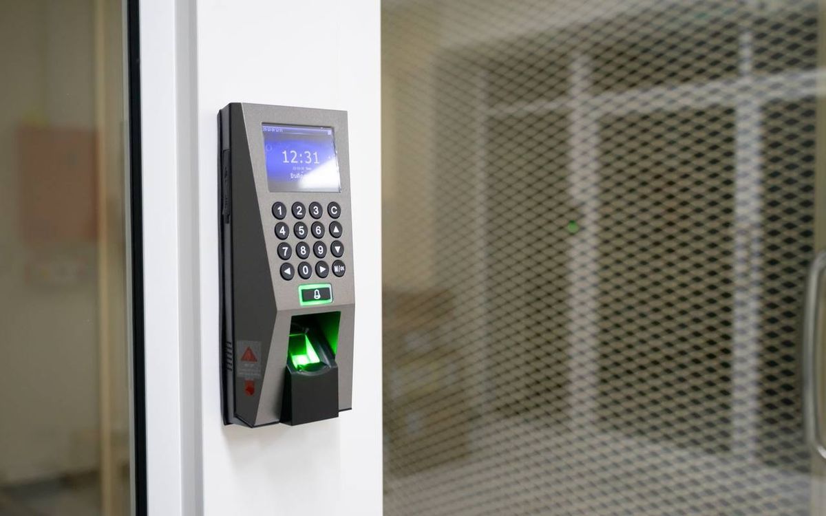 Fingerprint smart door lock fitted to a glass door